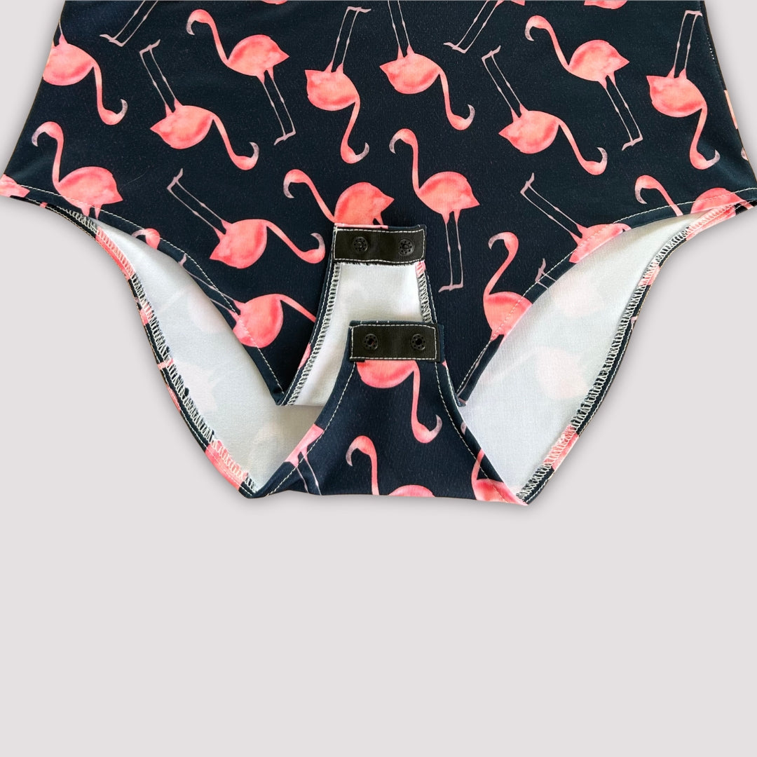 Body de mujer tirantes finos en color azul marino y flamencos rosas en tela de lycra